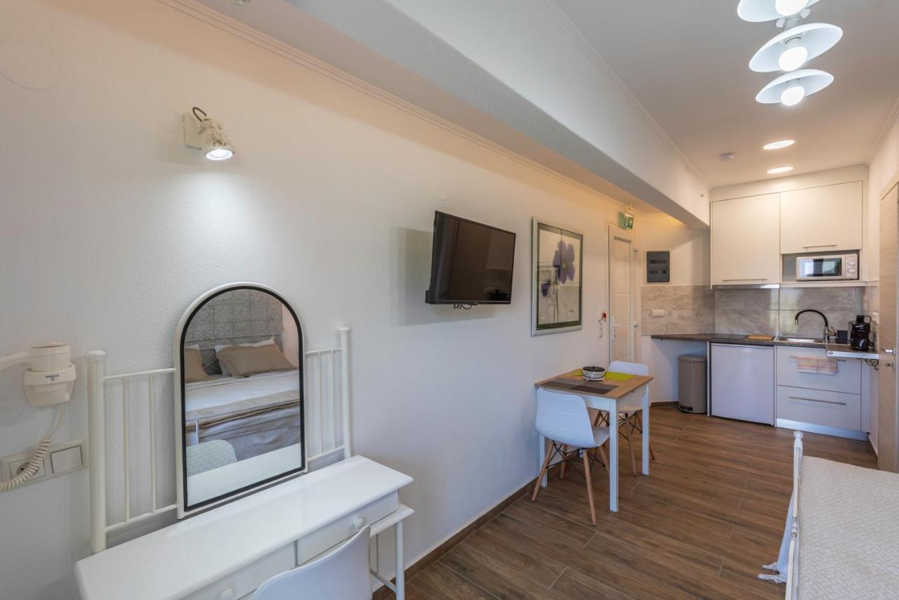 Olive Garden Villas And Apartments 克里斯阿穆迪亚 外观 照片