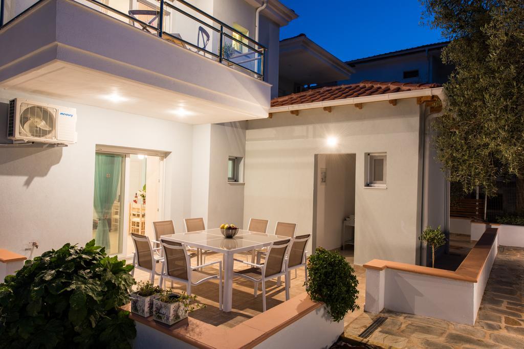 Olive Garden Villas And Apartments 克里斯阿穆迪亚 外观 照片