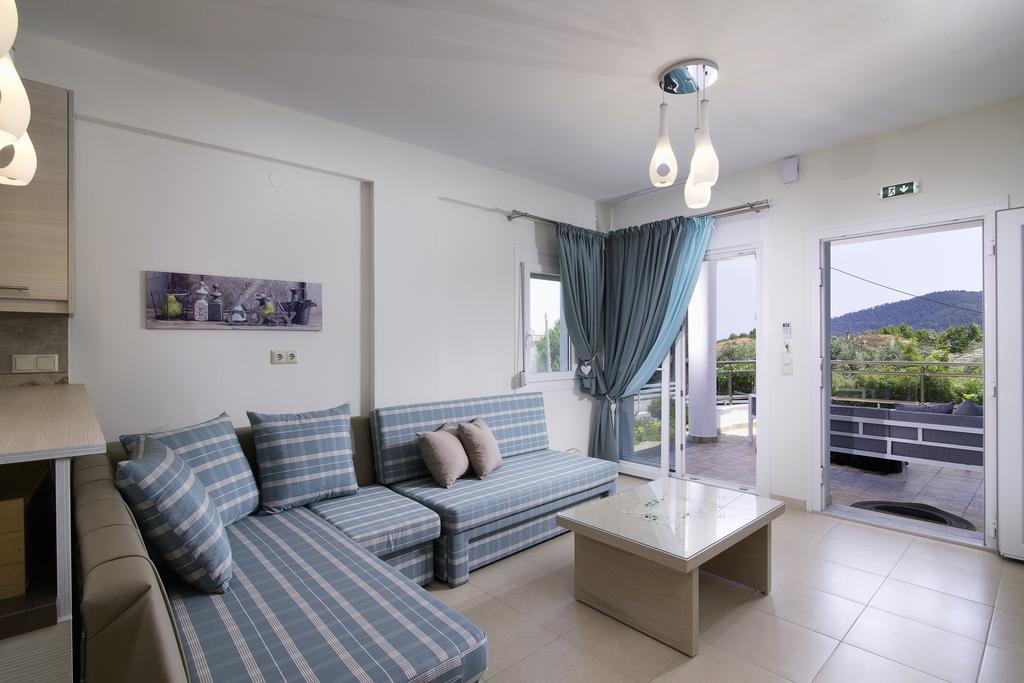 Olive Garden Villas And Apartments 克里斯阿穆迪亚 外观 照片